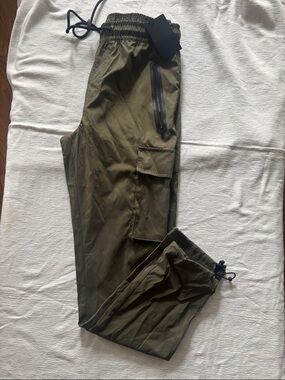 Men's Olive Cargo Jogger Pants with Utility Pockets